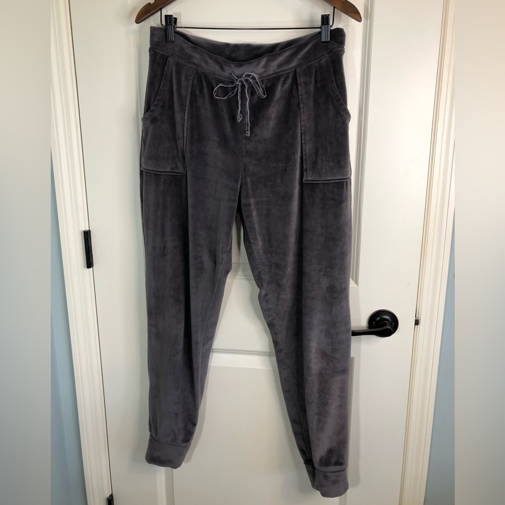 House of Harlow 1960 Nicole Richie Dove Gray Velour Joggers. Size L
